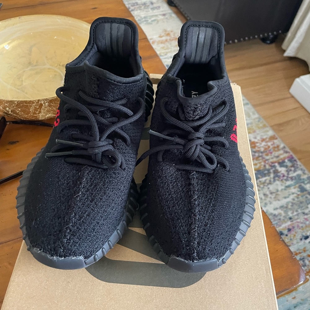 yeezy 350 bred. size 6.5. worn but i’m great shape.